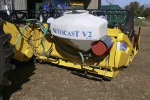 Techneat Autocast V2 frøsåmaskine Autocast V2. Spredning af efterafgrøder sker samtidig med høsten. Det sikrer hurtig og sikker fremspiring uden ekstraarbejde.